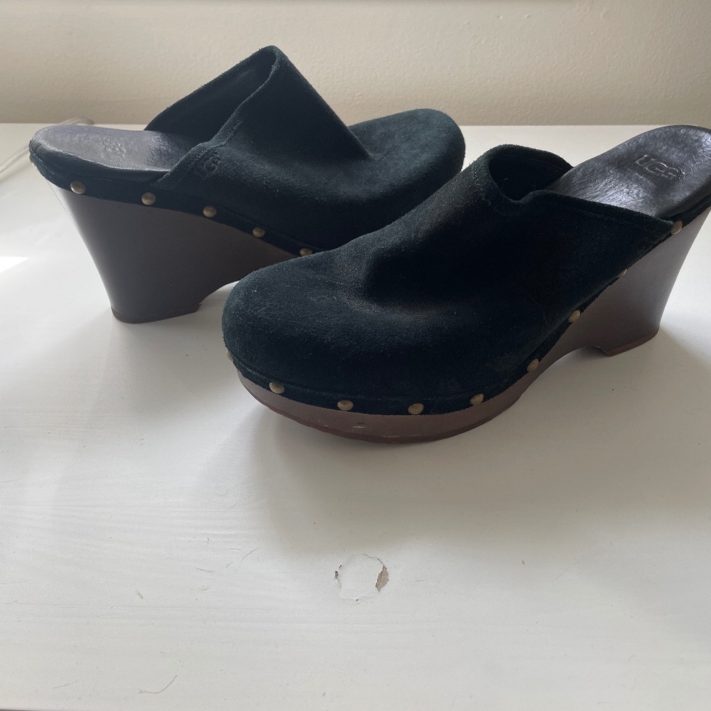 Uggs black clogs